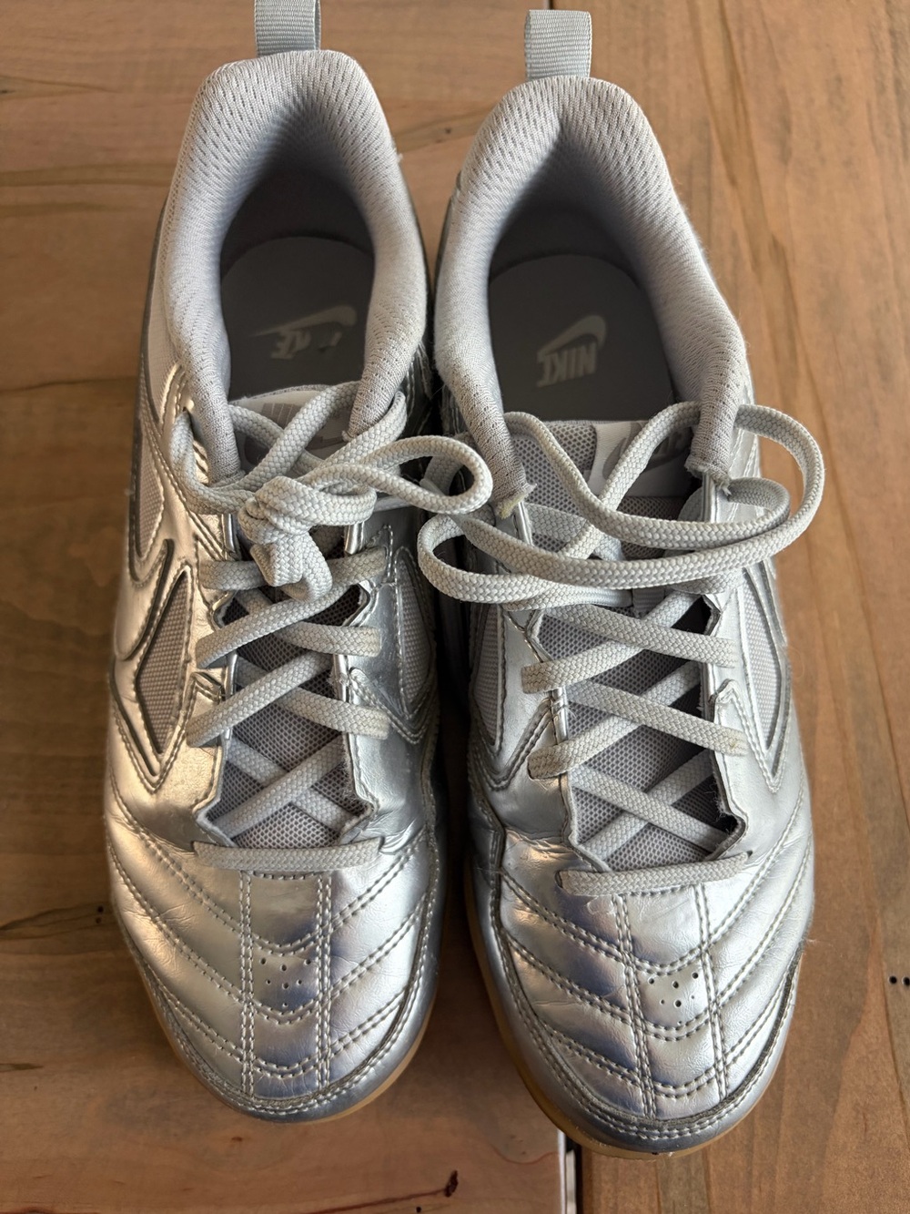 Nike Kids Silver Gato Lv8 Sneakers - boys size 6